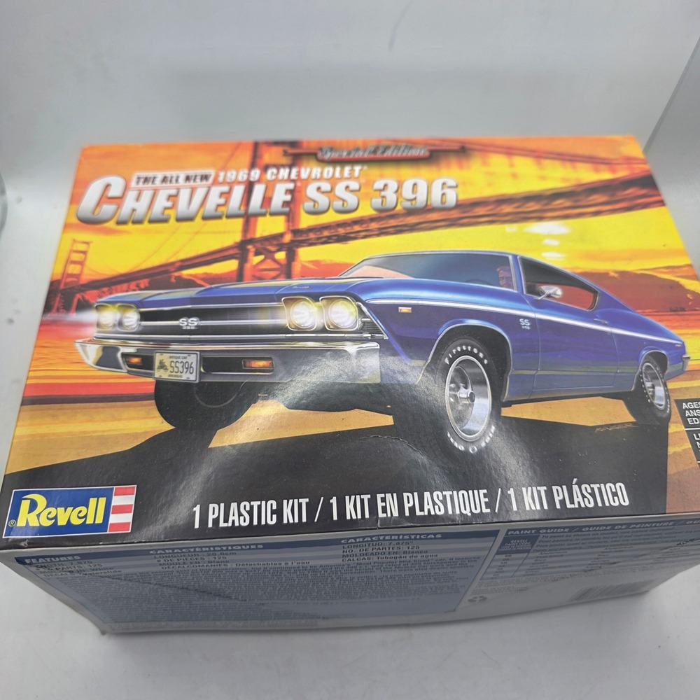 Revell 1969 Chevy Chevelle SS 396 1/25 Model Kit 85-4492 Open Box Unbuilt